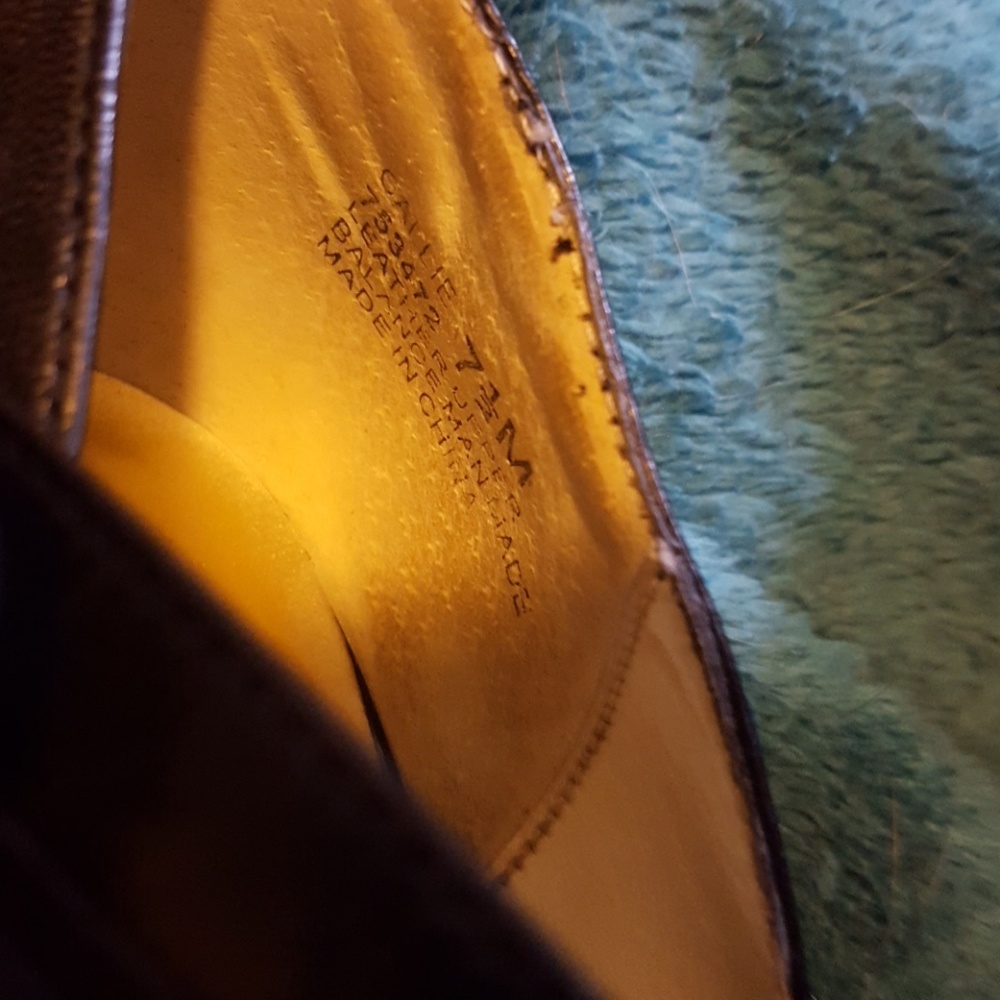 Shoes - Picture 4 of 4